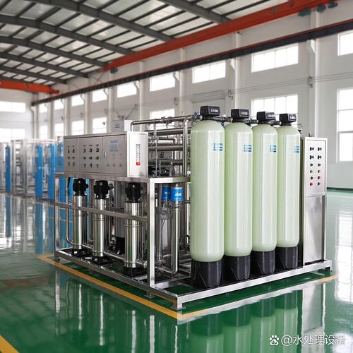 在宽敞明亮的工厂车间里,山东海沅环保工程的工业水处理设备